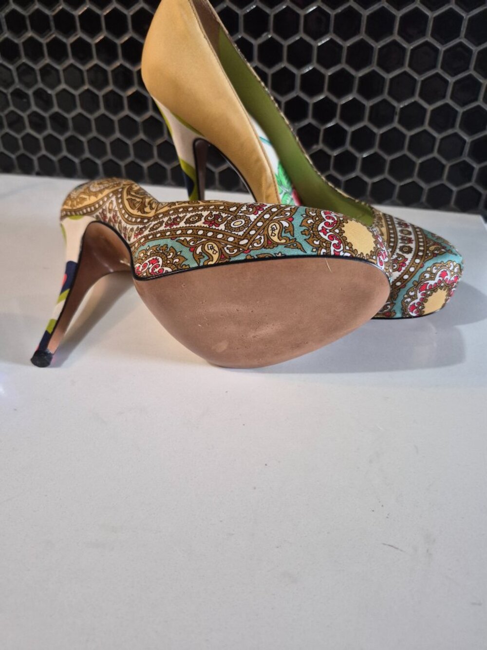 High heels - Picture 3 of 4